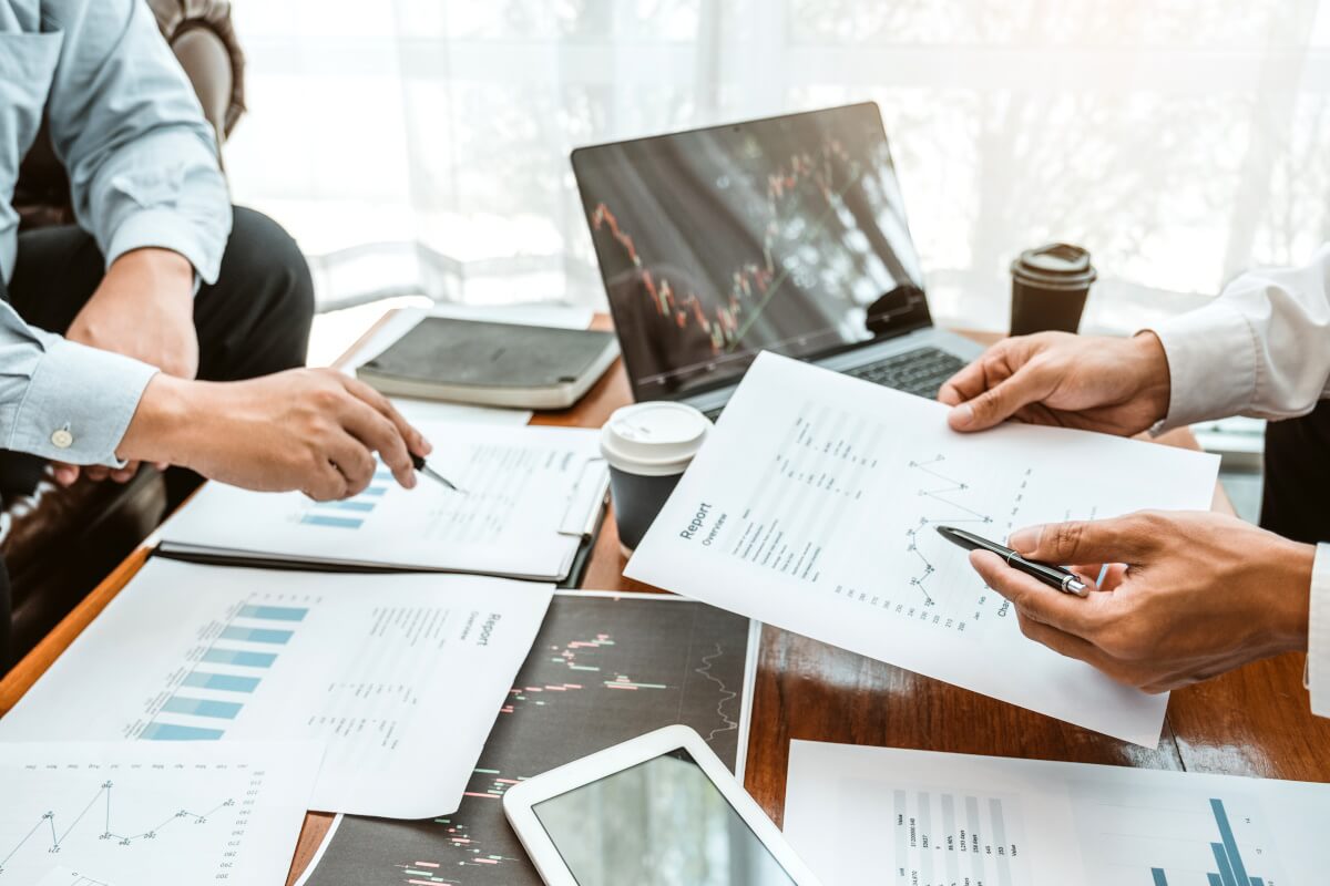 トレーディングにおける成長思考の育成： 継続的な学習の受け入れ