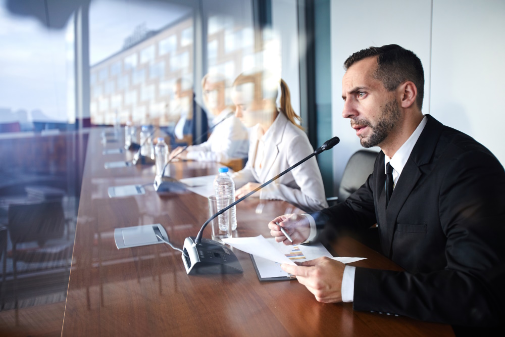 Differences between traders and analysts